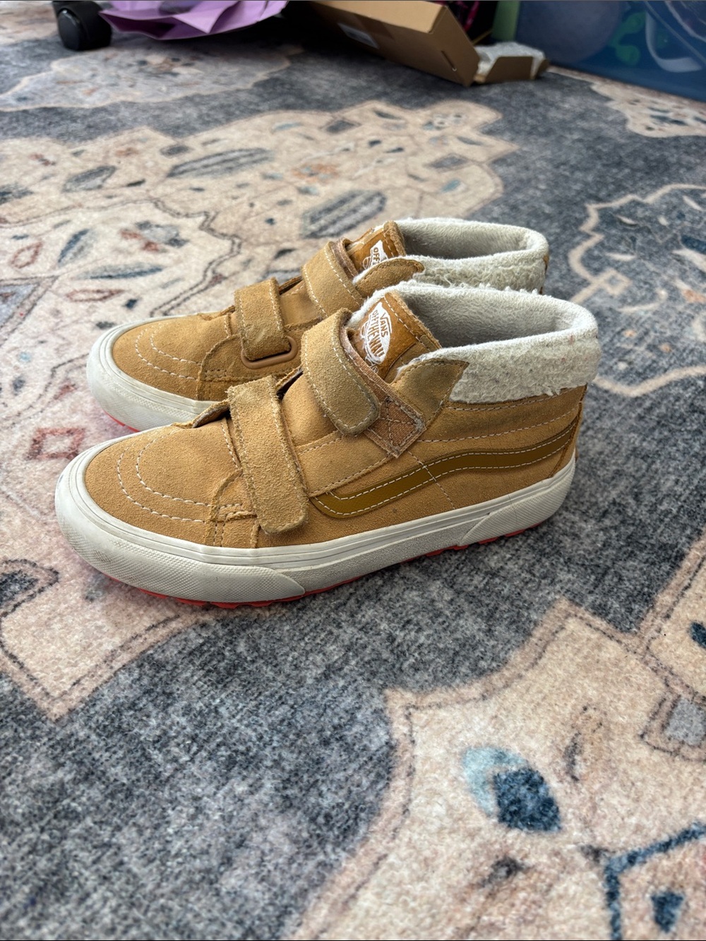 Vans Kids insulated! Tan Suede, size 3